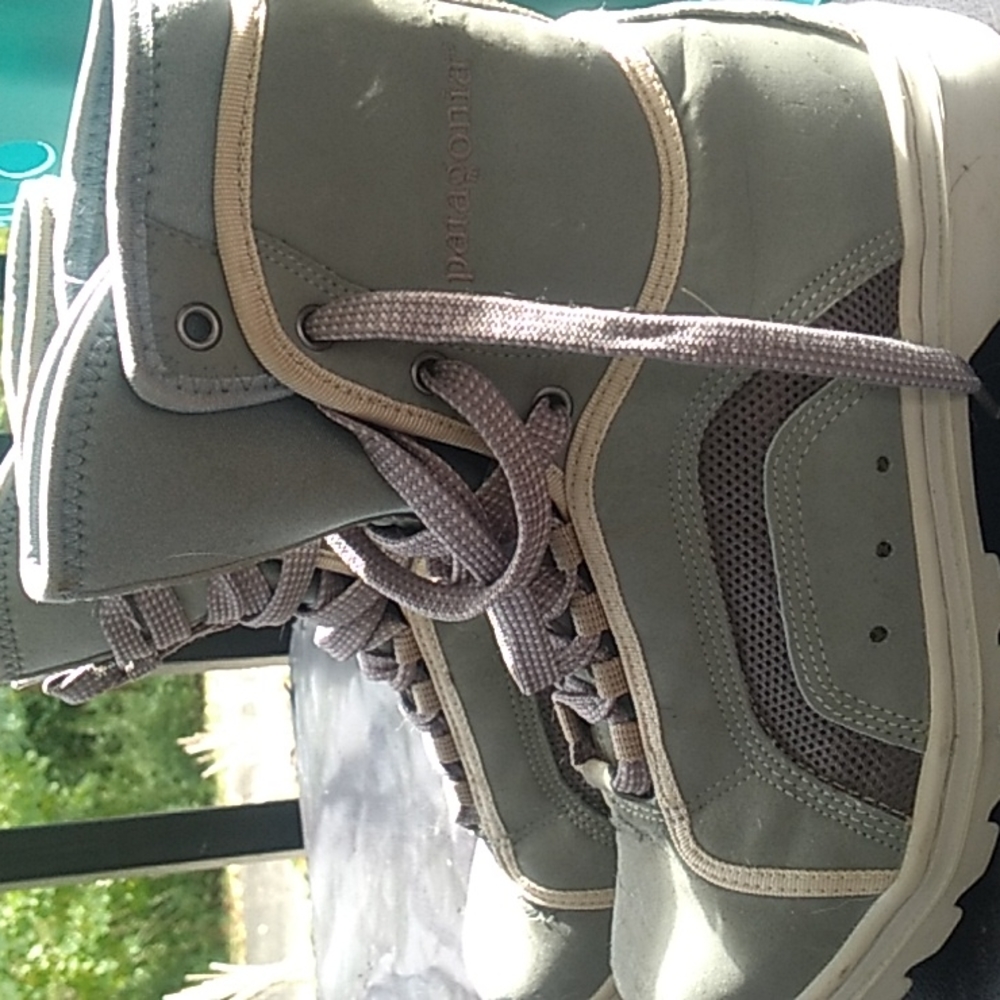 Patagonia Men's size 8 boots with tags